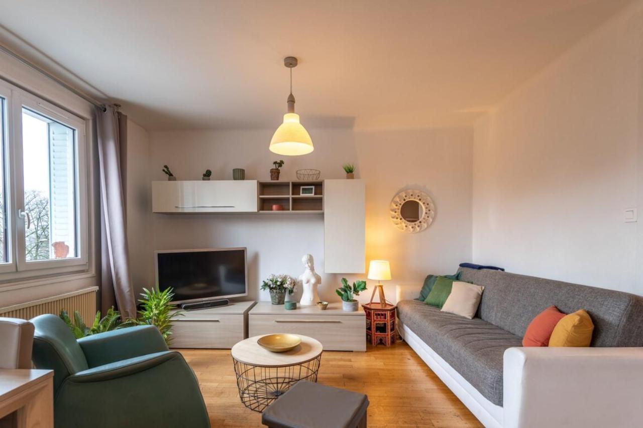 Appartamento Petit Port Furnished Flat Annecy Esterno foto